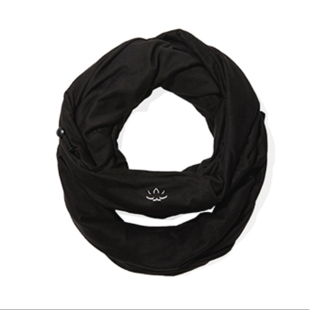 NWT Black Beyond Yoga Infinity Scarf